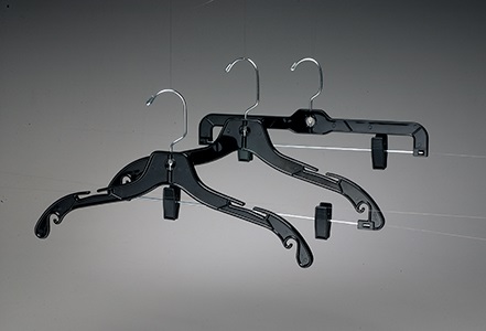 Plastic Suit Hanger w/Bar 17 - Black